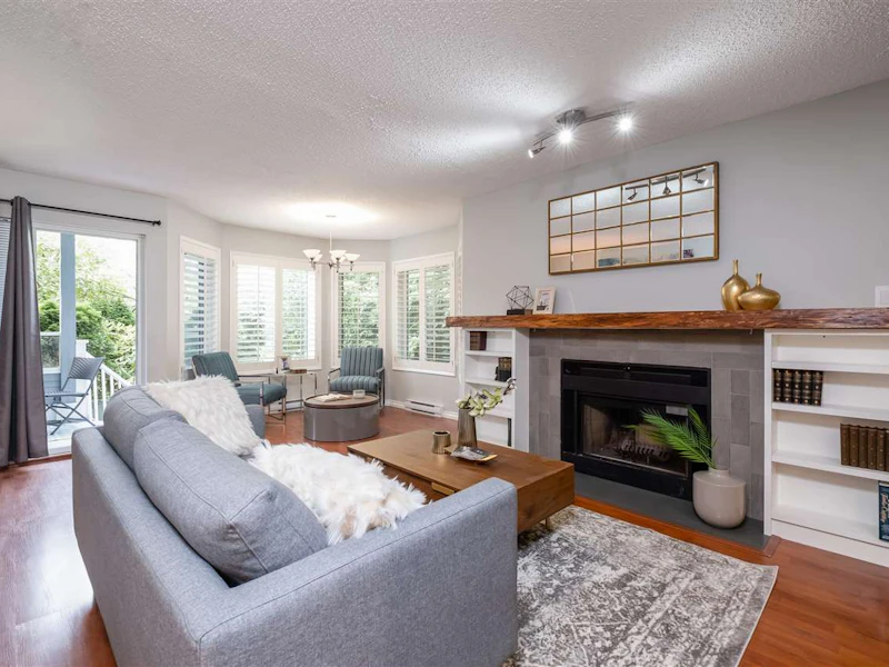 101 - 4696 W 10th Avenue, Vancouver BC V6R 2J5
