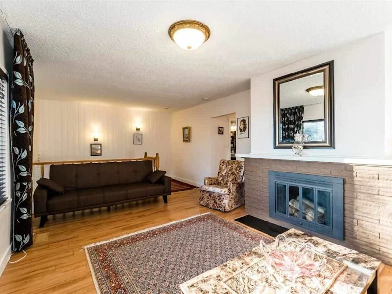 232 W 27th Street, North Vancouver BC V7N 2H2