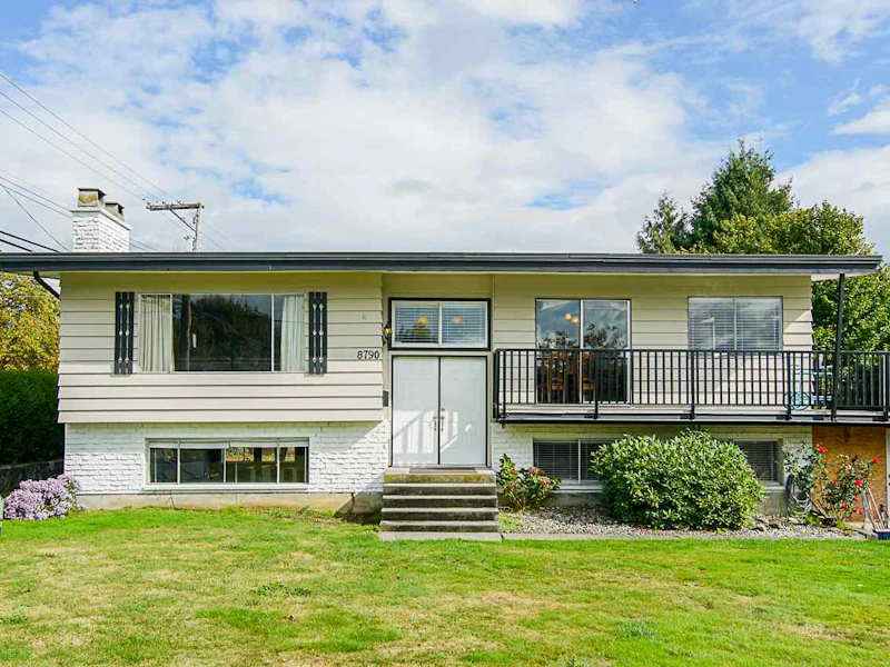 8790 Elm Drive, Chilliwack BC V2P 4Y6
