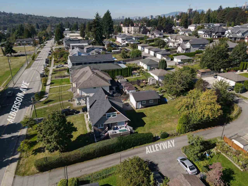 833 Alderson Avenue, Coquitlam BC