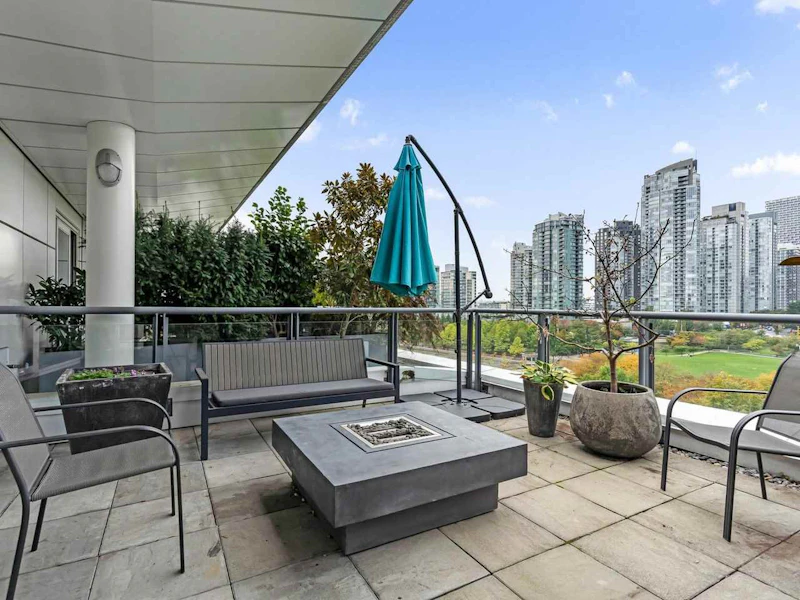 801 - 1383 Marinaside Crescent, Vancouver BC V6Z 2W9