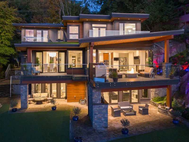5124 Marine Drive, West Vancouver BC V7W 2P7