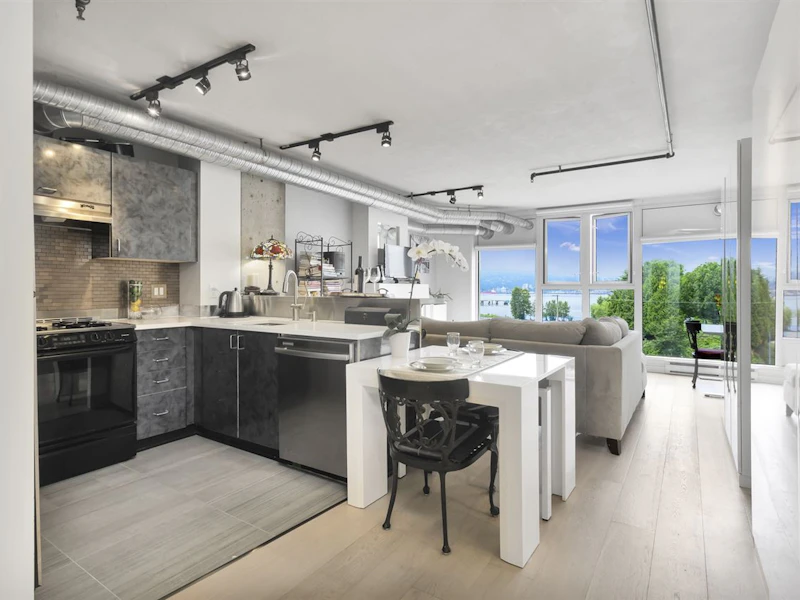 608 - 27 Alexander Street, Vancouver BC V6A 1B2