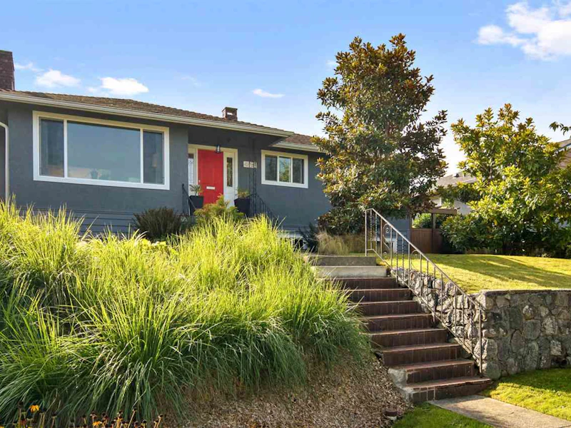 4876 Fairlawn Drive, Burnaby BC V5C 3R8
