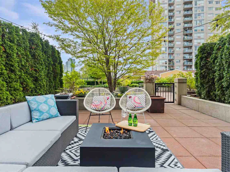 402 - 1 Renaissance Square, New Westminster BC V3M 0B6