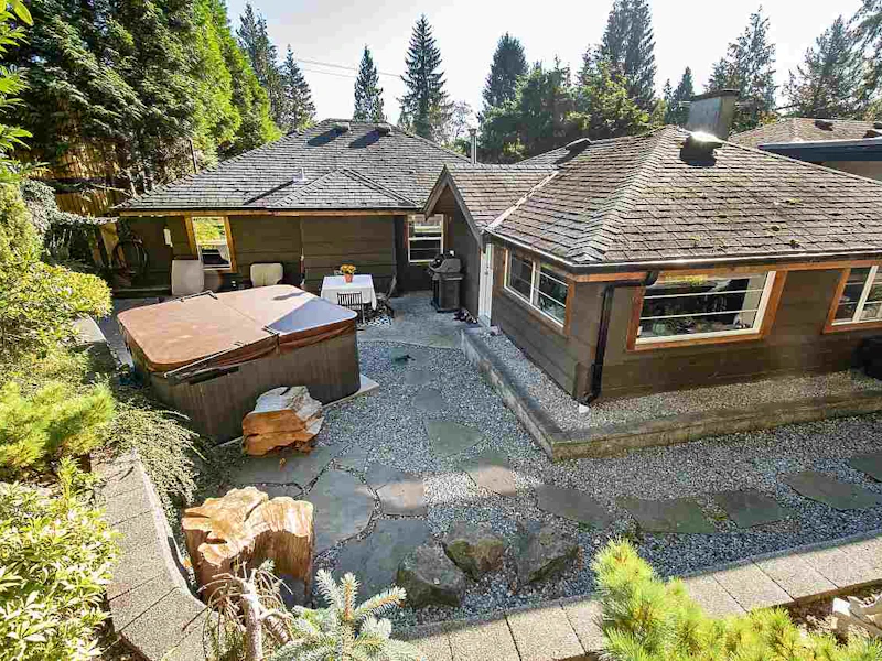 1763 Deep Cove Road, North Vancouver BC V7G 1S4