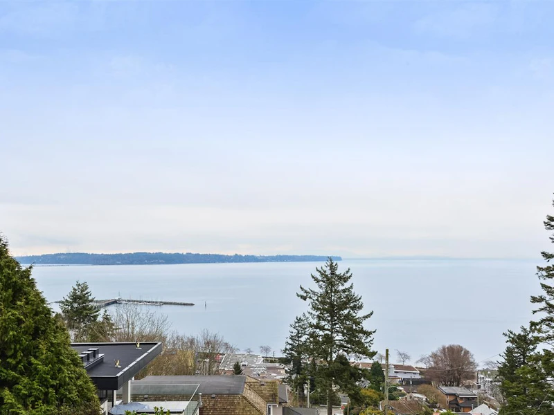 1308 Everall Street, Surrey BC V4B 3S6