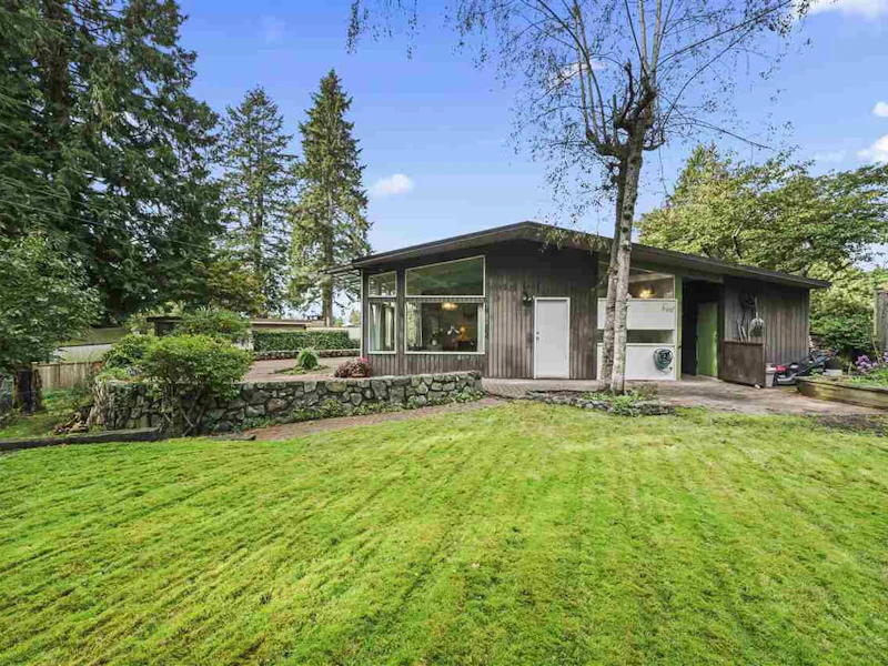 666 St. Ives Crescent, North Vancouver BC V7N 2X3