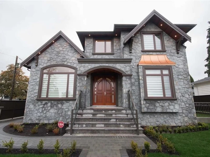 6741 Charles Street, Burnaby BC V5B 2H4