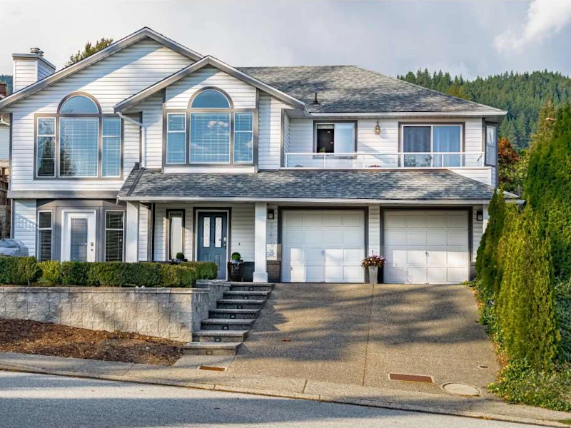 2893 Delahaye Drive, Coquitlam BC V3B 7A4