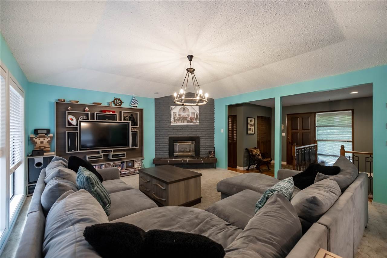2630 Sunnyside Cres  