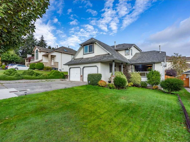 19083 61a Avenue, Surrey BC V3S 8C8