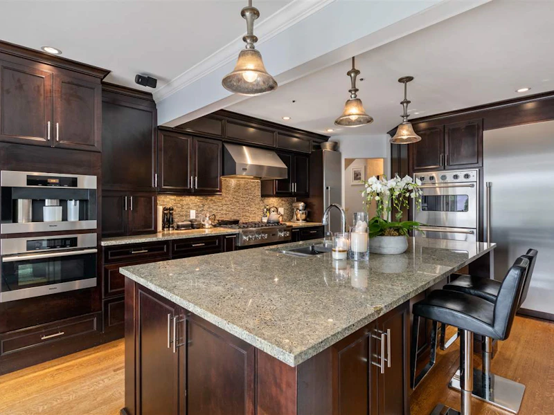 2590 W King Edward Avenue, Vancouver BC V6L 1T6