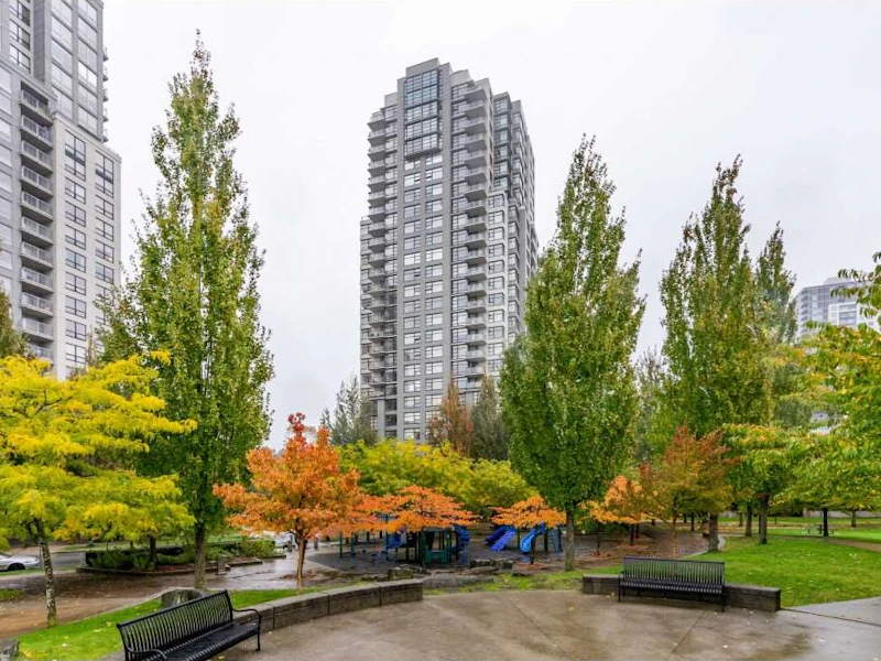 202 - 5380 Oben Street, Vancouver BC V5R 6H7