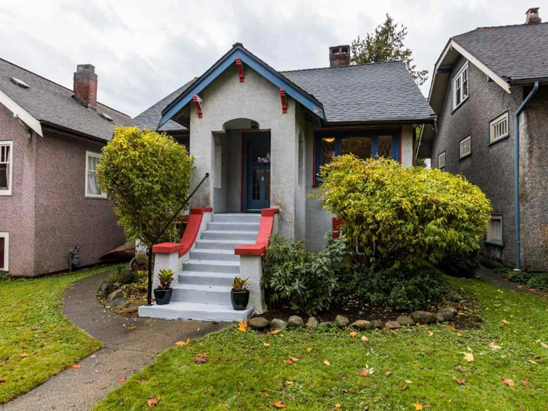 2568 Graveley Street, Vancouver BC V5K 3J6