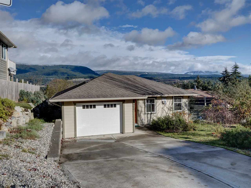 5860 Medusa Street, Sechelt BC