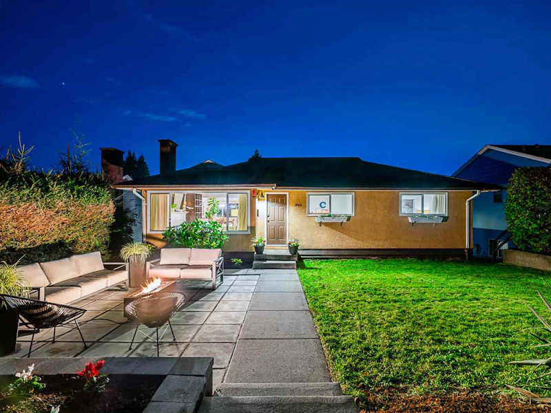 1053 Calverhall Street, North Vancouver BC V7L 1Y4