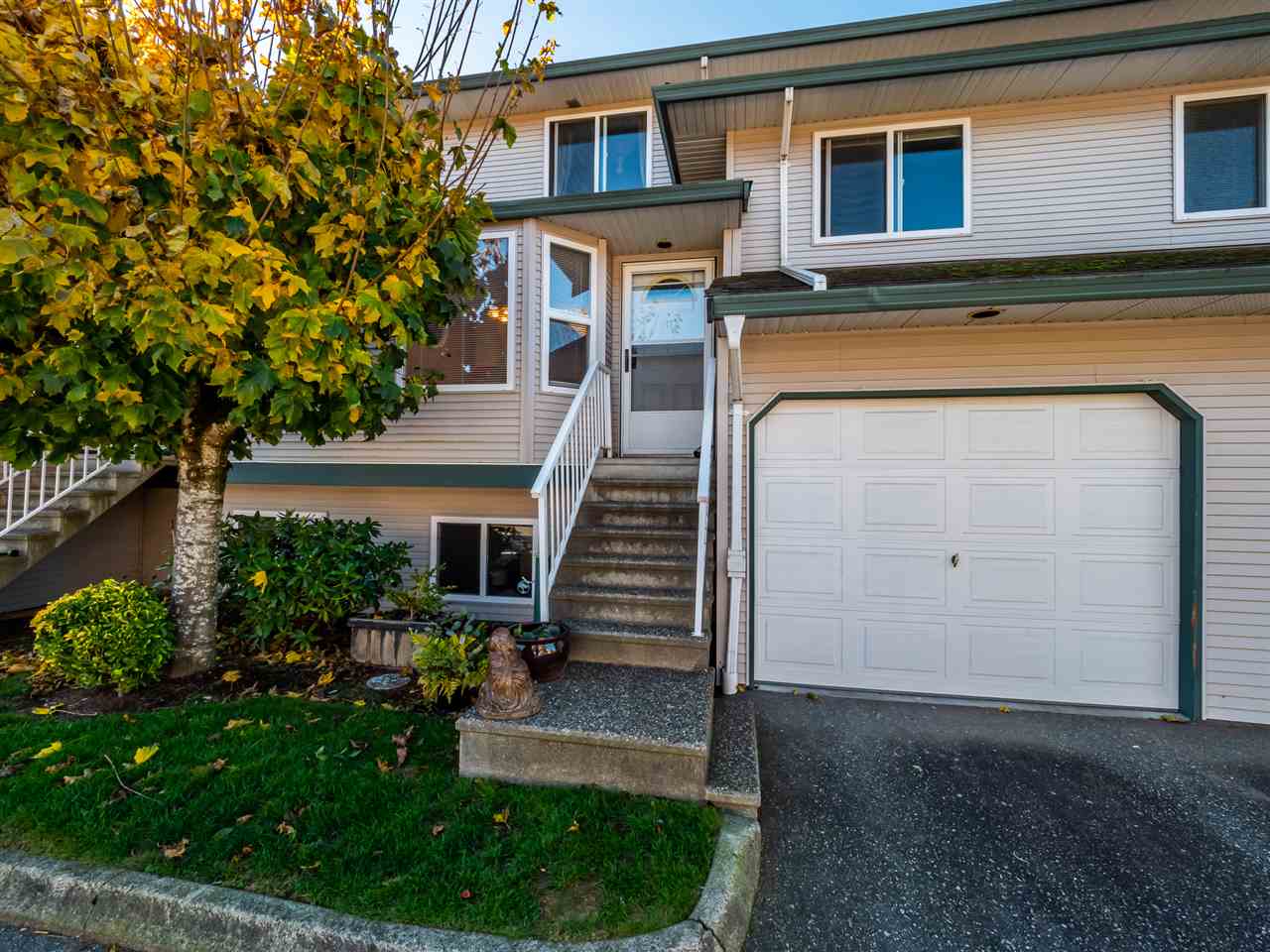 77-34332 Maclure Rd  