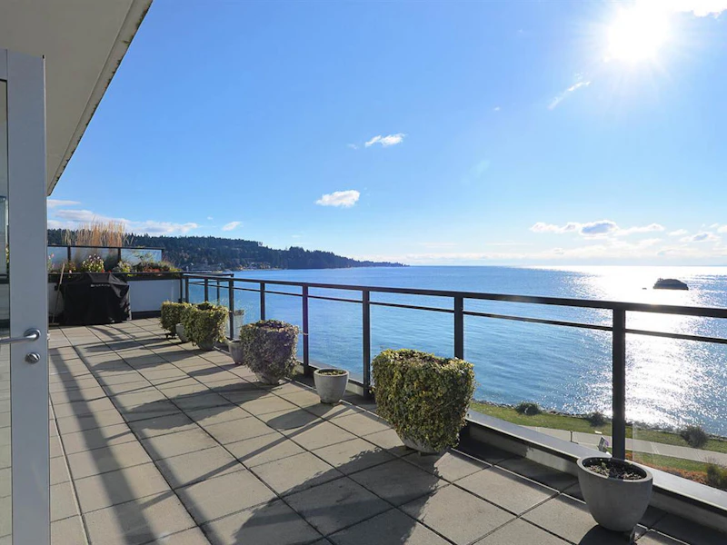 600 - 5665 Teredo Street, Sechelt BC