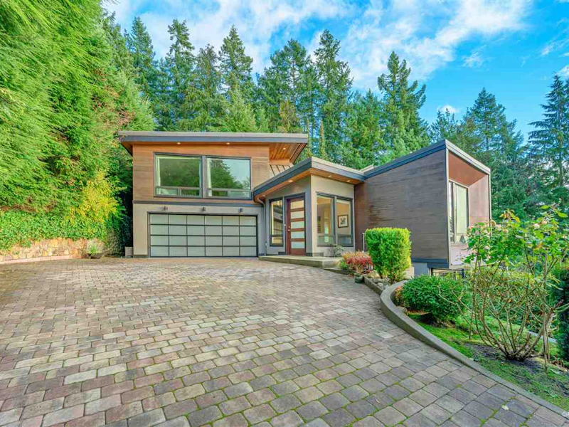 4877 Skyline Drive, North Vancouver BC V7R 3J2