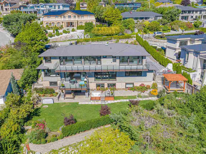 1106 Hillside Road, West Vancouver BC V7S 2E9