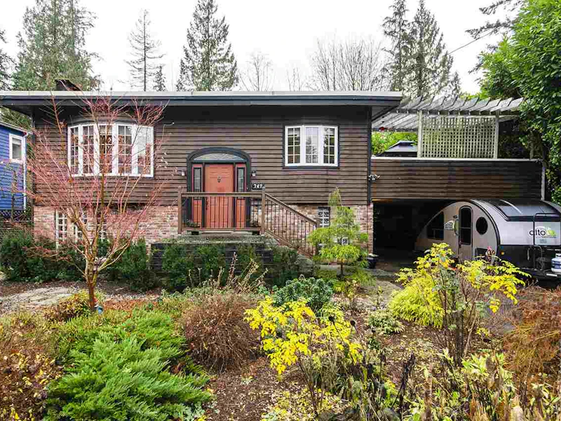 747 Grantham Place, North Vancouver BC V7H 1S9