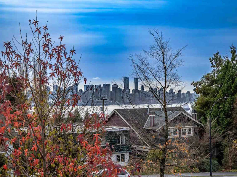 2 - 420 W Keith Road, North Vancouver BC V7M 1M3