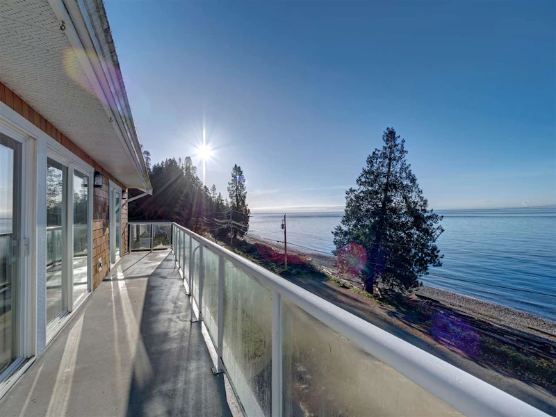 1810 Ocean Beach Espl, Gibsons BC