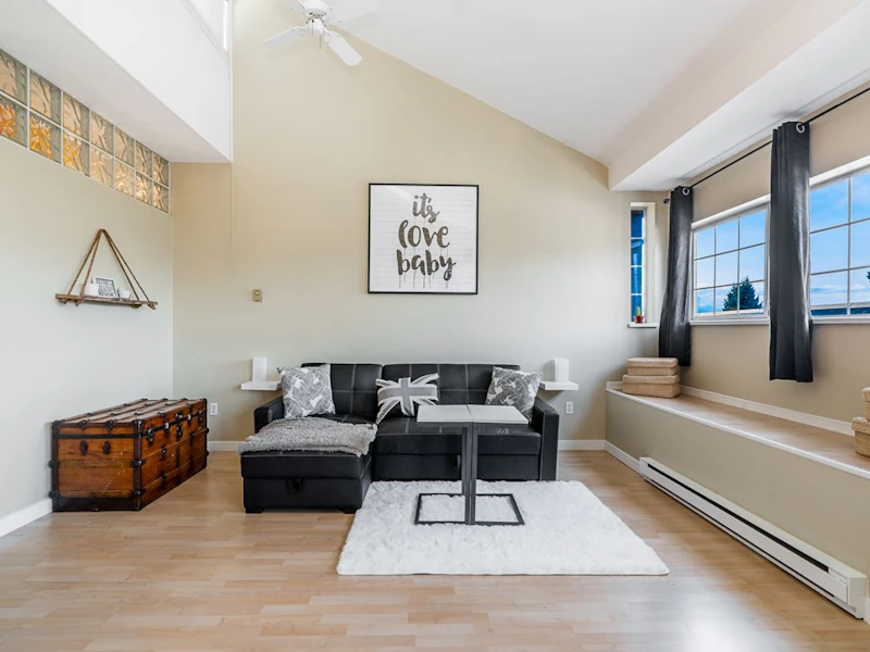 304 - 125 W 18th Street, North Vancouver BC V7M 1W5