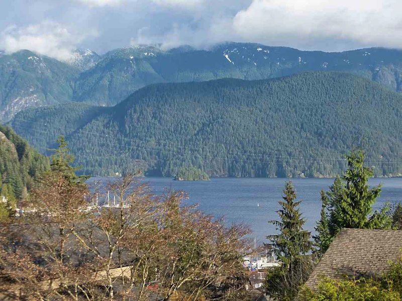 2056 Cliffwood Road, North Vancouver BC V7G 1S2
