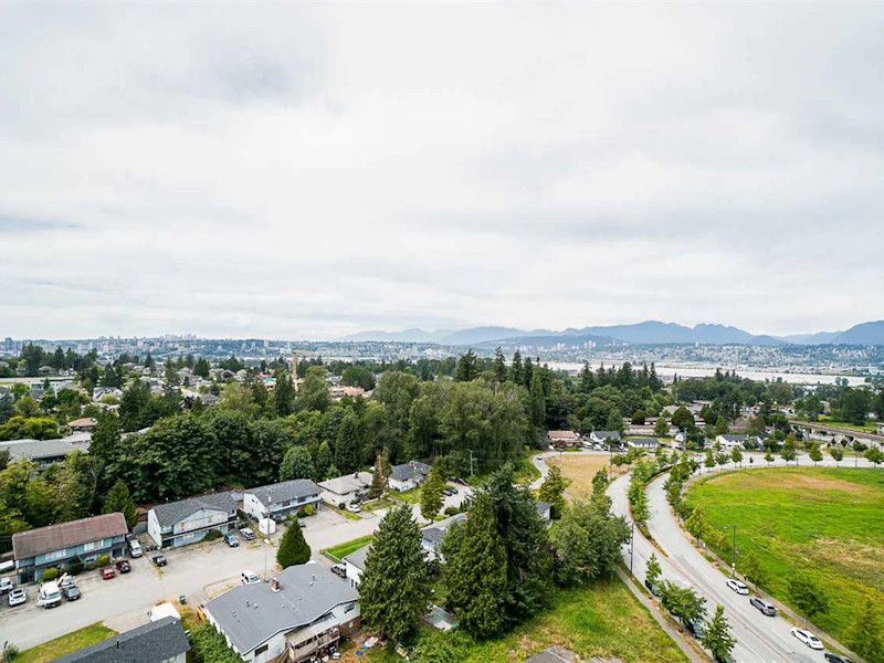 1604 - 10899 University Drive, Surrey BC V3T 5V2