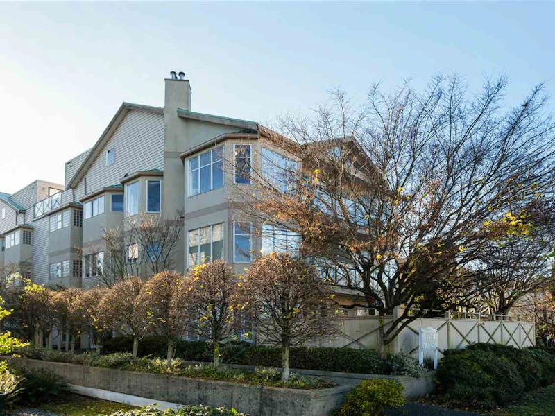 301 - 131 W 20th Street, North Vancouver BC V7M 1Y2