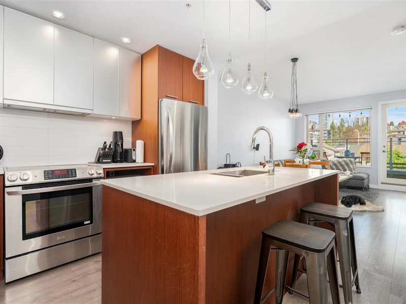 506 - 221 E 3rd Street, North Vancouver BC