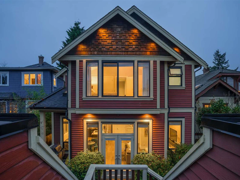 878 E 13th Avenue, Vancouver BC V5T 2L5
