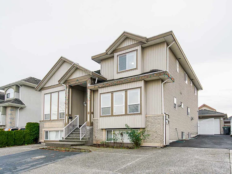 12658 68th Avenue, Surrey BC V3W 1G4