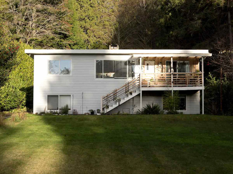3268 Beach Avenue, Roberts Creek BC