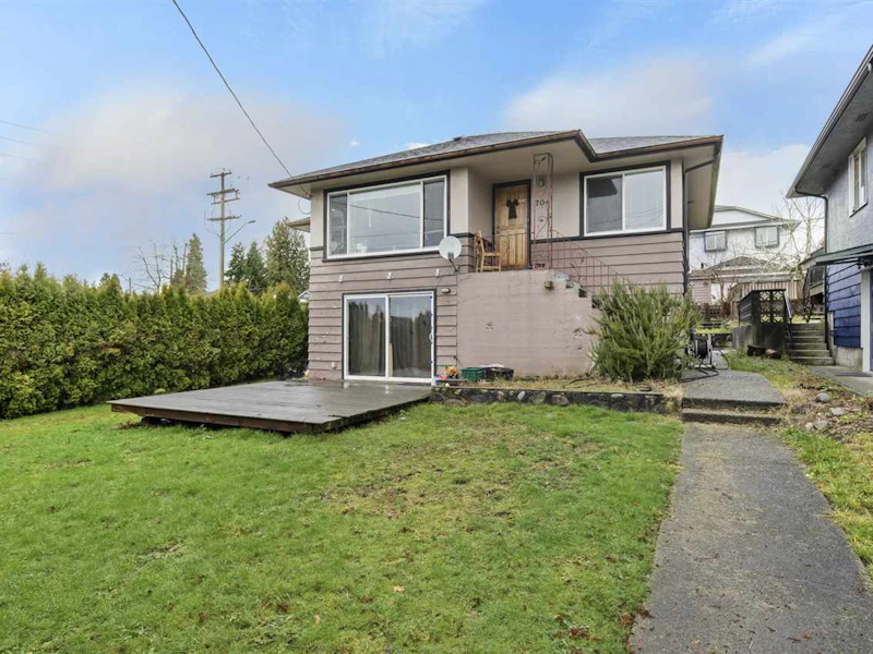 704 E 4th Street, North Vancouver BC V7L 1K2