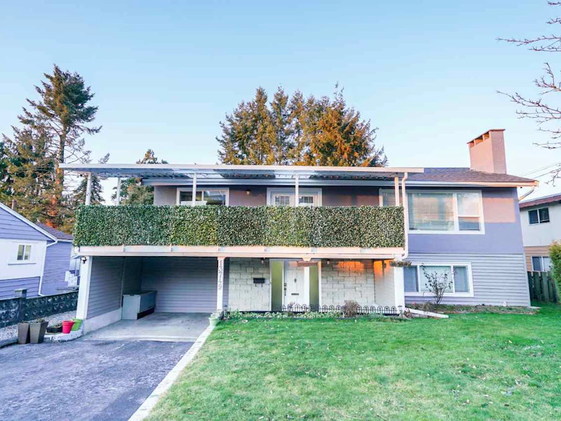 13749 111a Avenue, Surrey BC V3R 2C8