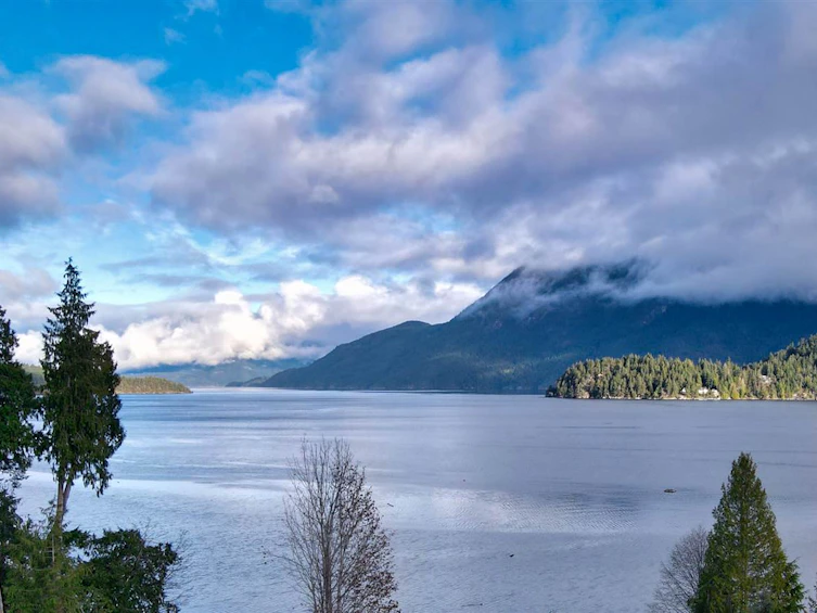 6532 N Gale Avenue, Sechelt, BC, V0N 3A5