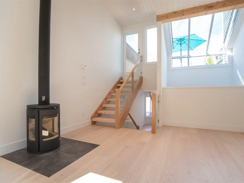 1676 Arbutus Street, Vancouver BC V6J 3X2