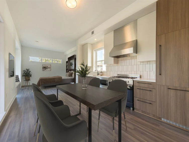 2-6939 Cambie Street, Vancouver, BC, V6P 0J1
