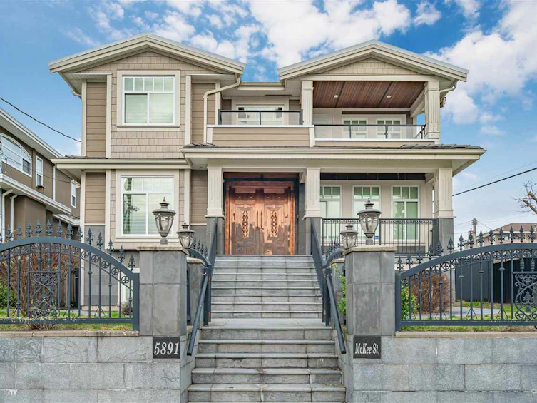 5891 Mckee Street, Burnaby, BC, V5J 2V4