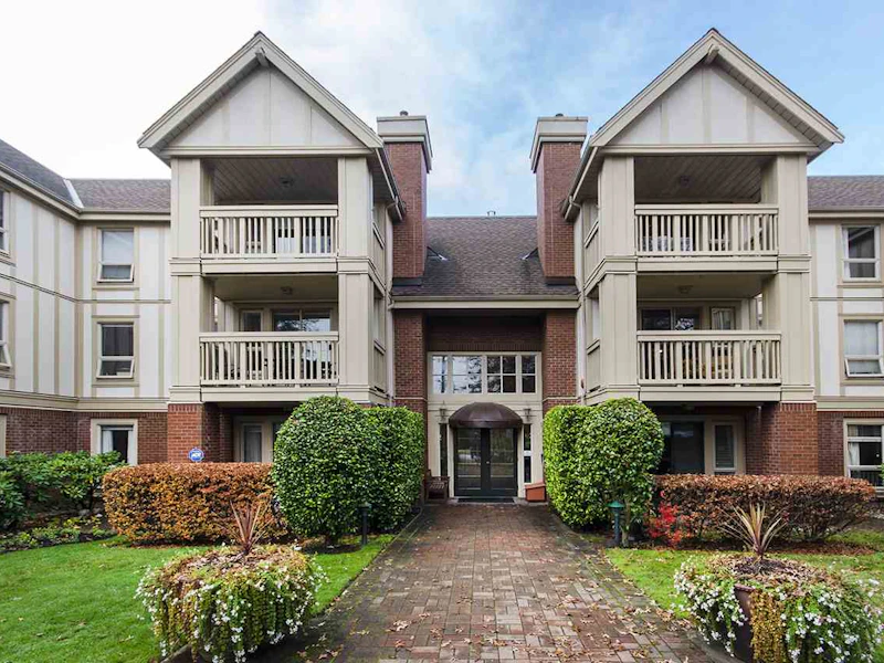 204 - 843 22nd Street, West Vancouver BC V7V 4C1