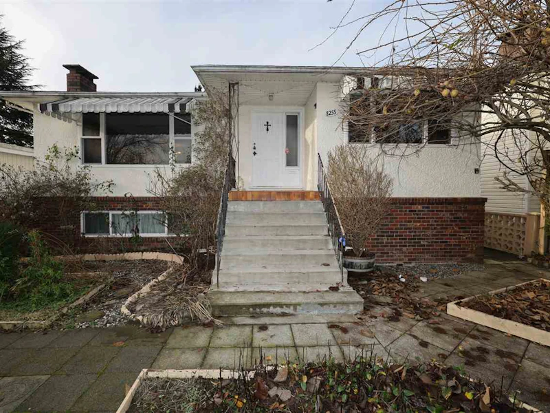 8255 Elliott Street, Vancouver BC V5S 2P3