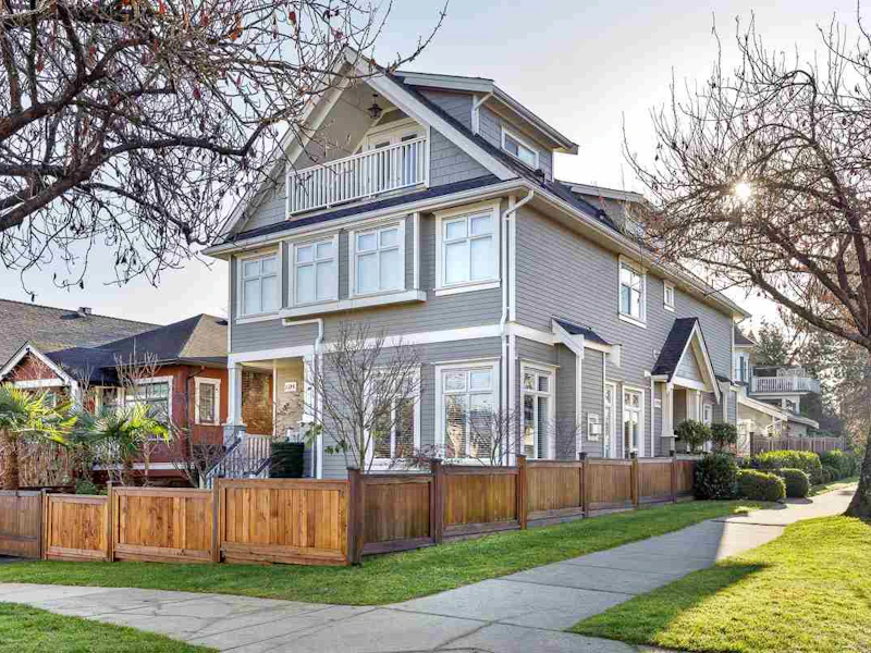 1104 E 11th Avenue, Vancouver BC V5T 2G3
