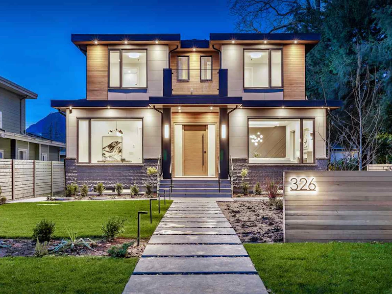 326 W 19th Street, North Vancouver BC V7M 1X8