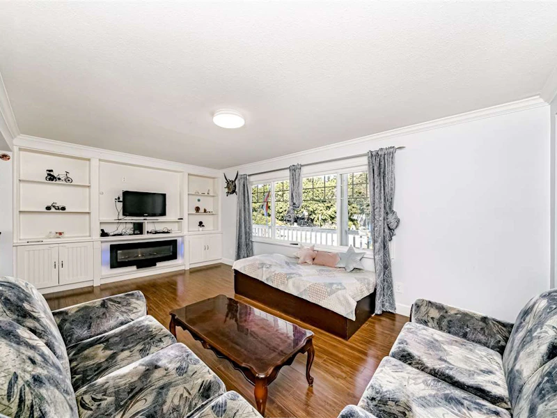 9405 156th Street, Surrey BC V3R 5Z1