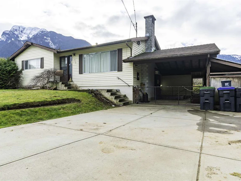 230 Allison Avenue, Hope BC V0X 1L3