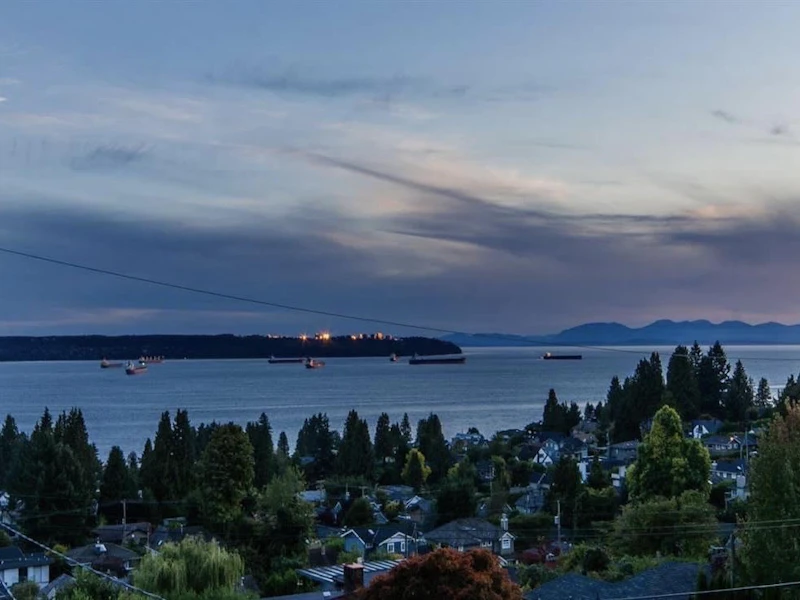 2429 Ottawa Avenue, West Vancouver BC V7V 2T2