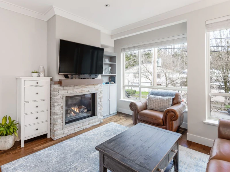 1 - 897 Premier Street, North Vancouver BC V7J 2G7